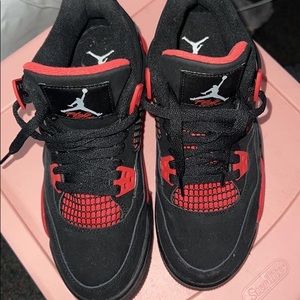 Worn 5x no creases or damages to shoes
Comes with original box